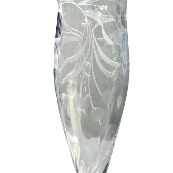 VINTAGE ETCHED CLEAR GLASS FOOTED 10" TALL VASE - Picture 9 of 15